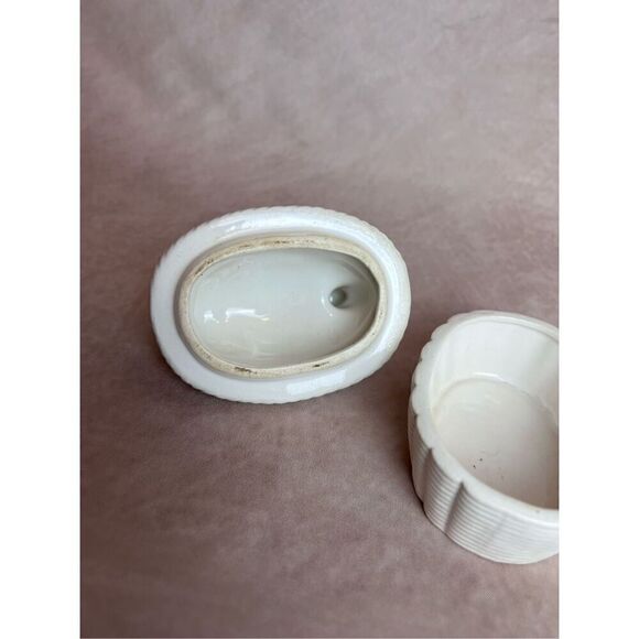 Vintage White Ceramic Duck Hen on Nest - Picture 7 of 9